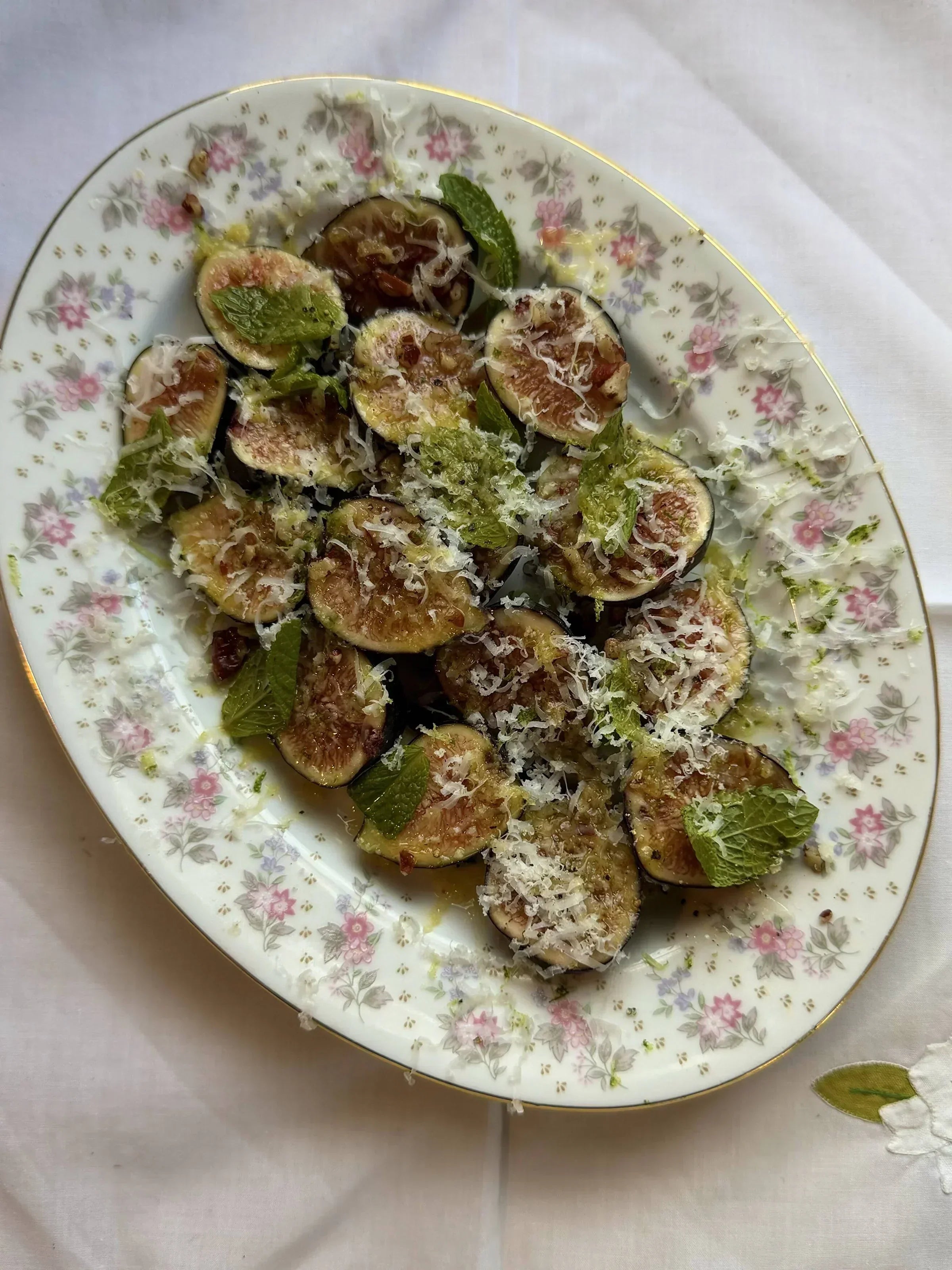 Fig Salad with Roasted Nuts and Manchego Cheese